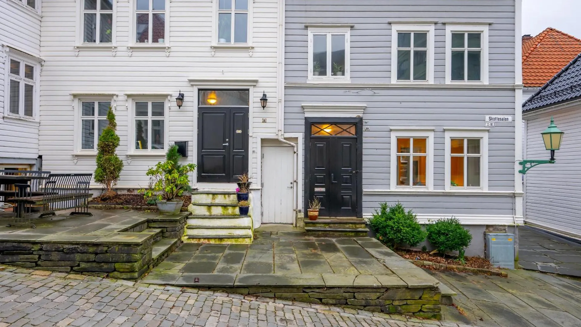 Modern Apartment In 1840-Building At Nordnes Bergen